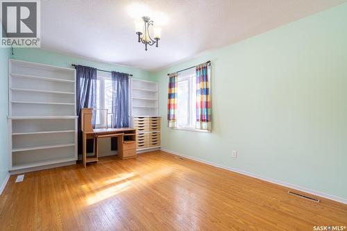6 Hogarth Place, Regina, SK - Indoor