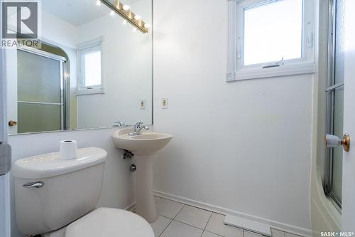 6 Hogarth Place, Regina, SK - Indoor Photo Showing Bathroom
