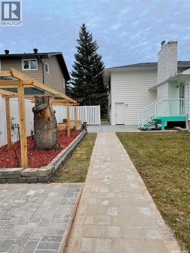 6 Hogarth Place, Regina, SK - Outdoor