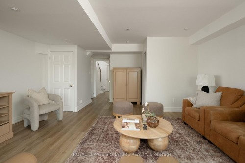98 Dallimore Circle, Toronto, ON - Indoor Photo Showing Living Room