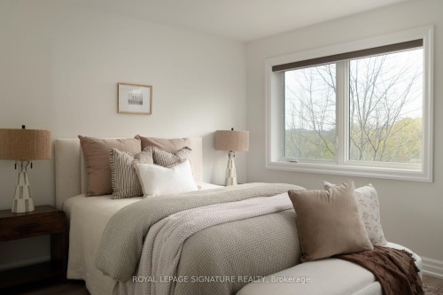 98 Dallimore Circle, Toronto, ON - Indoor Photo Showing Bedroom