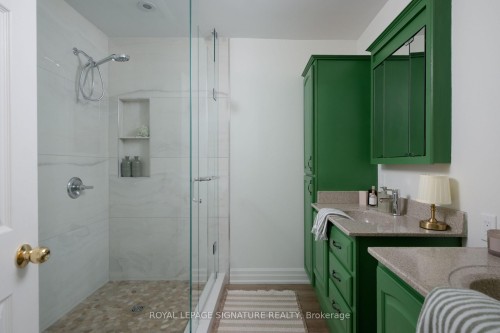 98 Dallimore Circle, Toronto, ON - Indoor Photo Showing Bathroom
