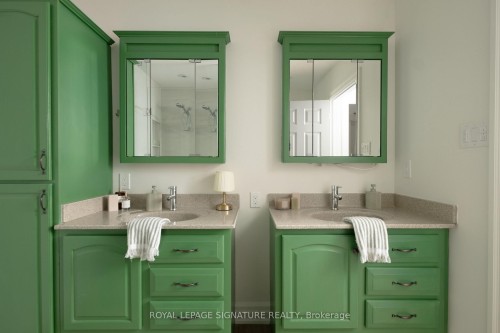 98 Dallimore Circle, Toronto, ON - Indoor Photo Showing Bathroom