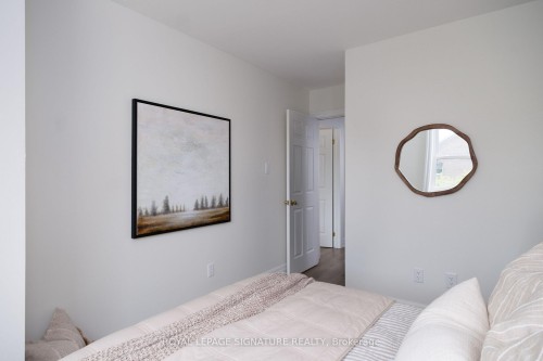 98 Dallimore Circle, Toronto, ON - Indoor Photo Showing Bedroom