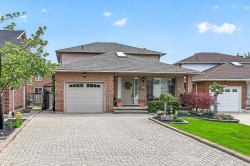 15 Gabriele Court Hamilton, ON L8G 5C4