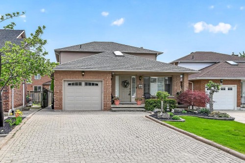 15 Gabriele Court, Hamilton, ON - Outdoor With Facade