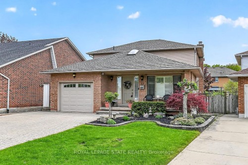 15 Gabriele Court, Hamilton, ON - Outdoor