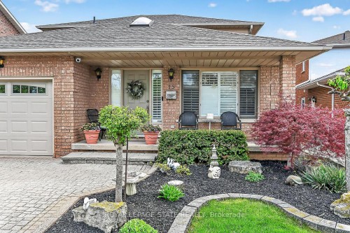 15 Gabriele Court, Hamilton, ON - Outdoor