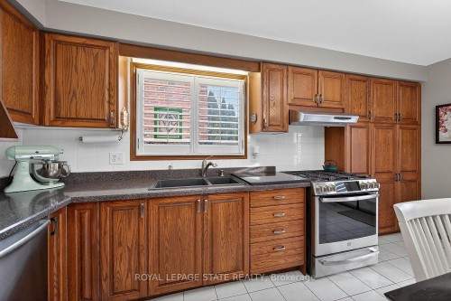 15 Gabriele Court, Hamilton, ON - Indoor Photo Showing Kitchen With Double Sink