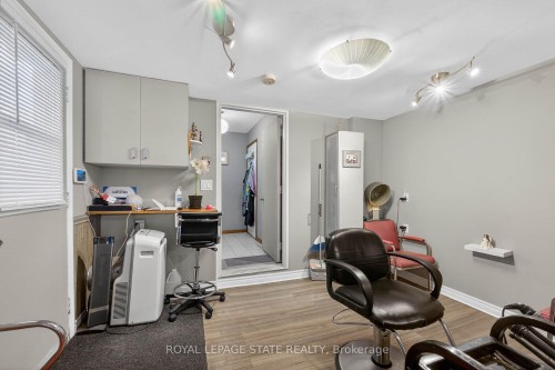 15 Gabriele Court, Hamilton, ON - Indoor