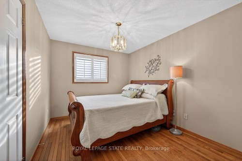 15 Gabriele Court, Hamilton, ON - Indoor Photo Showing Bedroom