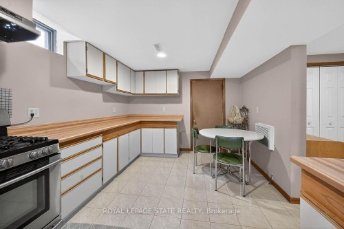 15 Gabriele Court, Hamilton, ON - Indoor Photo Showing Kitchen