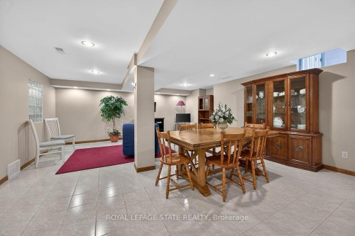 15 Gabriele Court, Hamilton, ON - Indoor Photo Showing Dining Room