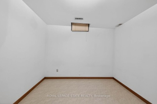 15 Gabriele Court, Hamilton, ON - Indoor Photo Showing Other Room