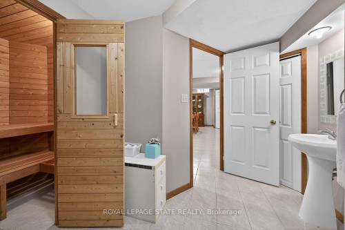 15 Gabriele Court, Hamilton, ON - Indoor