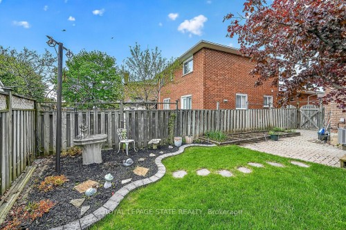 15 Gabriele Court, Hamilton, ON - Outdoor