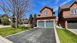 2114 Helmsley Avenue Oakville, ON L6M 4R5