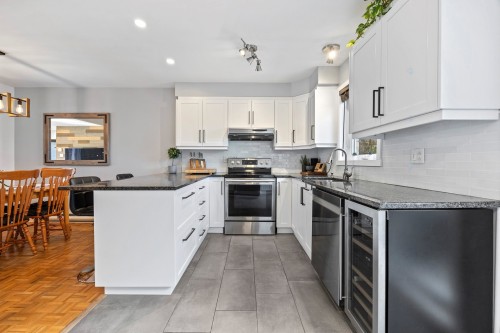 Cuisine - 698 Rue Des Marquises, Beloeil, QC - Indoor Photo Showing Kitchen With Upgraded Kitchen