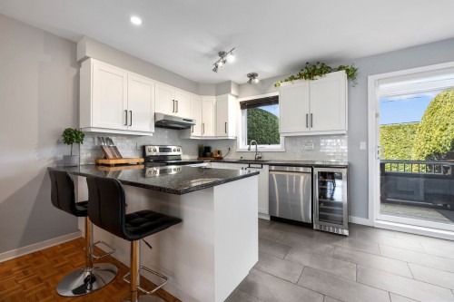 Cuisine - 698 Rue Des Marquises, Beloeil, QC - Indoor Photo Showing Kitchen With Upgraded Kitchen