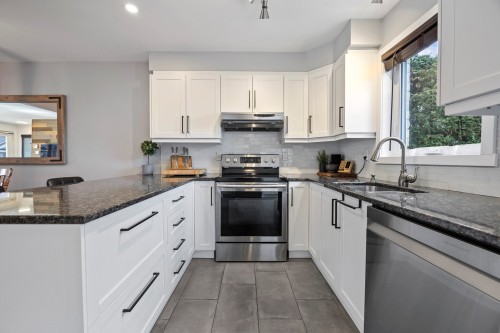 Cuisine - 698 Rue Des Marquises, Beloeil, QC - Indoor Photo Showing Kitchen With Double Sink With Upgraded Kitchen