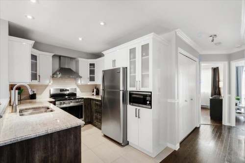 Cuisine - 9698 Rue Riverin, Brossard, QC - Indoor Photo Showing Kitchen With Double Sink