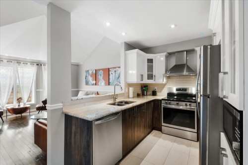 Cuisine - 9698 Rue Riverin, Brossard, QC - Indoor Photo Showing Kitchen With Double Sink