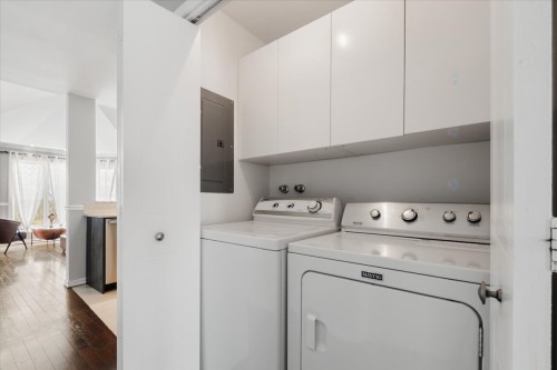Salle de lavage - 9698 Rue Riverin, Brossard, QC - Indoor Photo Showing Laundry Room