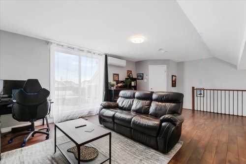 Mezzanine - 9698 Rue Riverin, Brossard, QC - Indoor Photo Showing Living Room