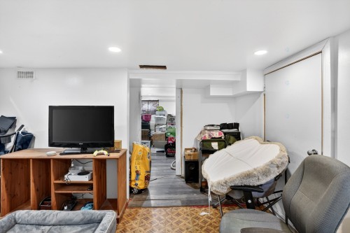 Salle familiale - 143  - 145 Rue Danis, Saint-Jérôme, QC - Indoor