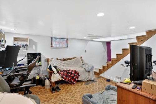 Salle familiale - 143  - 145 Rue Danis, Saint-Jérôme, QC - Indoor