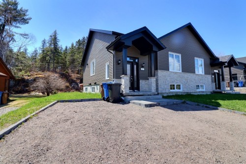 121 Rue Frédéric  Saguenay (Chicoutimi), QC G7G 4B6