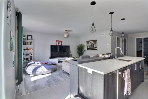 Vue d'ensemble - 121 Rue Frédéric, Saguenay (Chicoutimi), QC - Indoor Photo Showing Kitchen