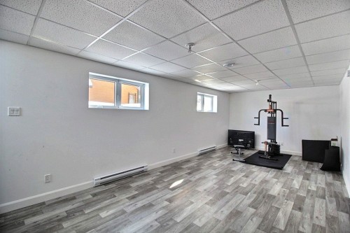 Salle familiale - 121 Rue Frédéric, Saguenay (Chicoutimi), QC - Indoor