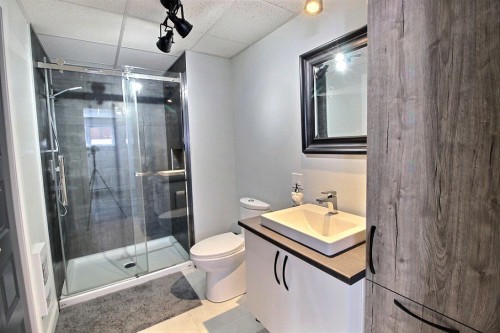 Salle de bains - 121 Rue Frédéric, Saguenay (Chicoutimi), QC - Indoor Photo Showing Bathroom