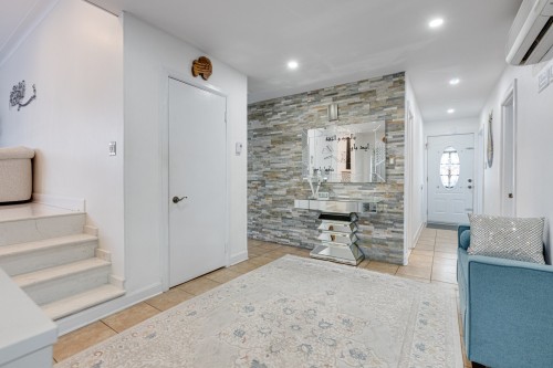 Mud Room - 3888 Rue Monselet, Montréal (Montréal-Nord), QC - Indoor