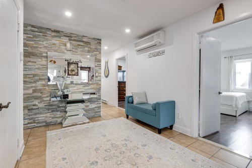 Mud Room - 3888 Rue Monselet, Montréal (Montréal-Nord), QC - Indoor