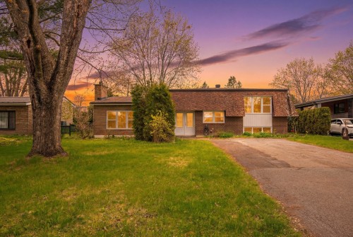 Front of Structure - 17 Av. Des Ormes, Saint-Basile-Le-Grand, QC - Outdoor