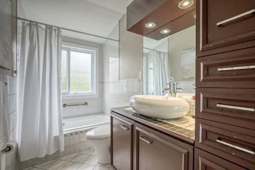 Bathroom - 17 Av. Des Ormes, Saint-Basile-Le-Grand, QC - Indoor Photo Showing Bathroom