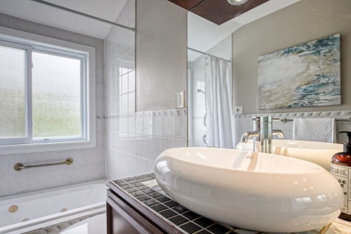 Bathroom - 17 Av. Des Ormes, Saint-Basile-Le-Grand, QC - Indoor Photo Showing Bathroom