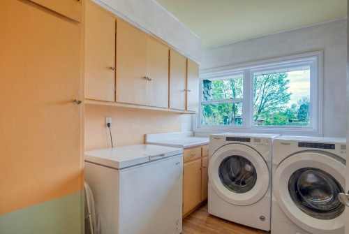 Laundry - 17 Av. Des Ormes, Saint-Basile-Le-Grand, QC - Indoor Photo Showing Laundry Room