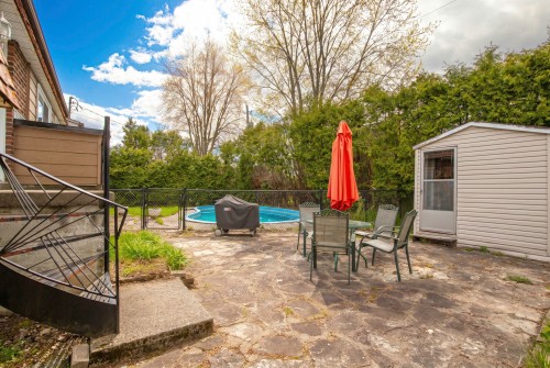 Courtyard - 17 Av. Des Ormes, Saint-Basile-Le-Grand, QC - Outdoor