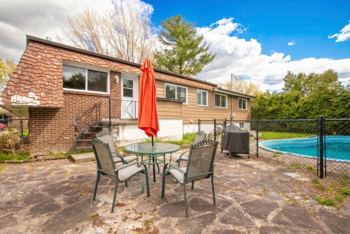 Courtyard - 17 Av. Des Ormes, Saint-Basile-Le-Grand, QC - Outdoor