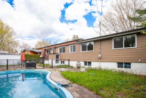Courtyard - 17 Av. Des Ormes, Saint-Basile-Le-Grand, QC - Outdoor