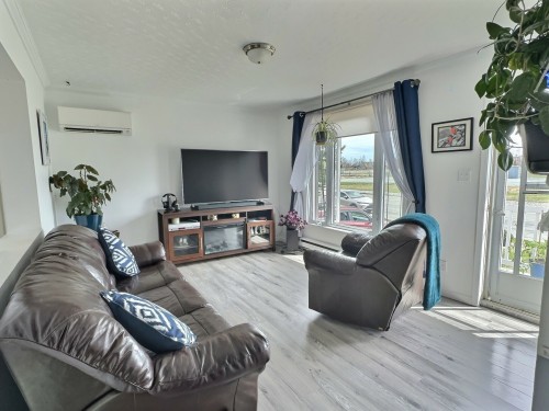 Living Room - 407 Ch. St-Luc, Rouyn-Noranda, QC - Indoor Photo Showing Living Room
