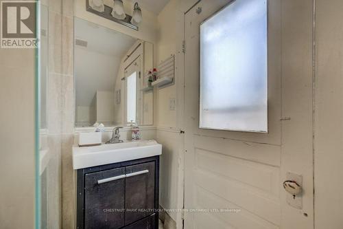 10 Marshall Street, Waterloo, ON - Indoor Photo Showing Bathroom