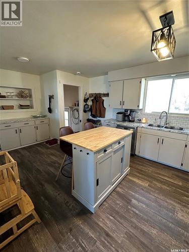 8368 Howard Avenue, Gull Lake, SK - Indoor Photo Showing Kitchen With Double Sink