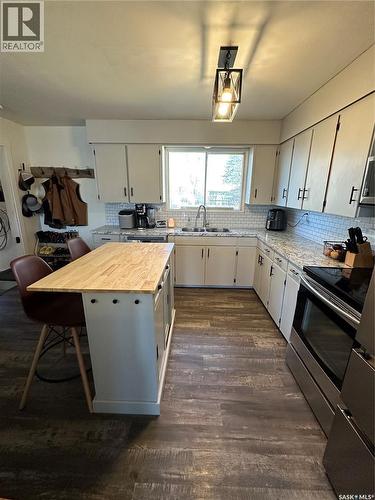 8368 Howard Avenue, Gull Lake, SK - Indoor Photo Showing Kitchen With Double Sink