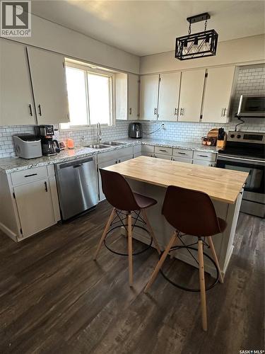8368 Howard Avenue, Gull Lake, SK - Indoor Photo Showing Kitchen