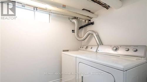 43 Crooks Street, Hamilton, ON - Indoor Photo Showing Laundry Room