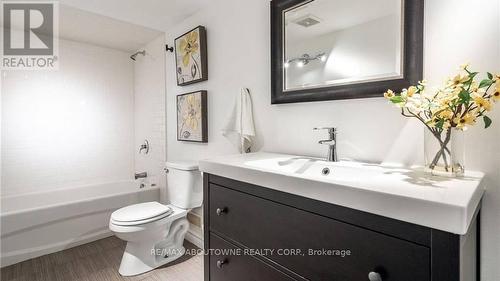 43 Crooks Street, Hamilton, ON - Indoor Photo Showing Bathroom